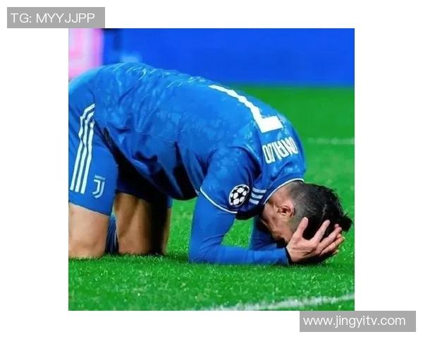 与足球明星亲密合影却遭保安驱赶的尴尬瞬间揭秘